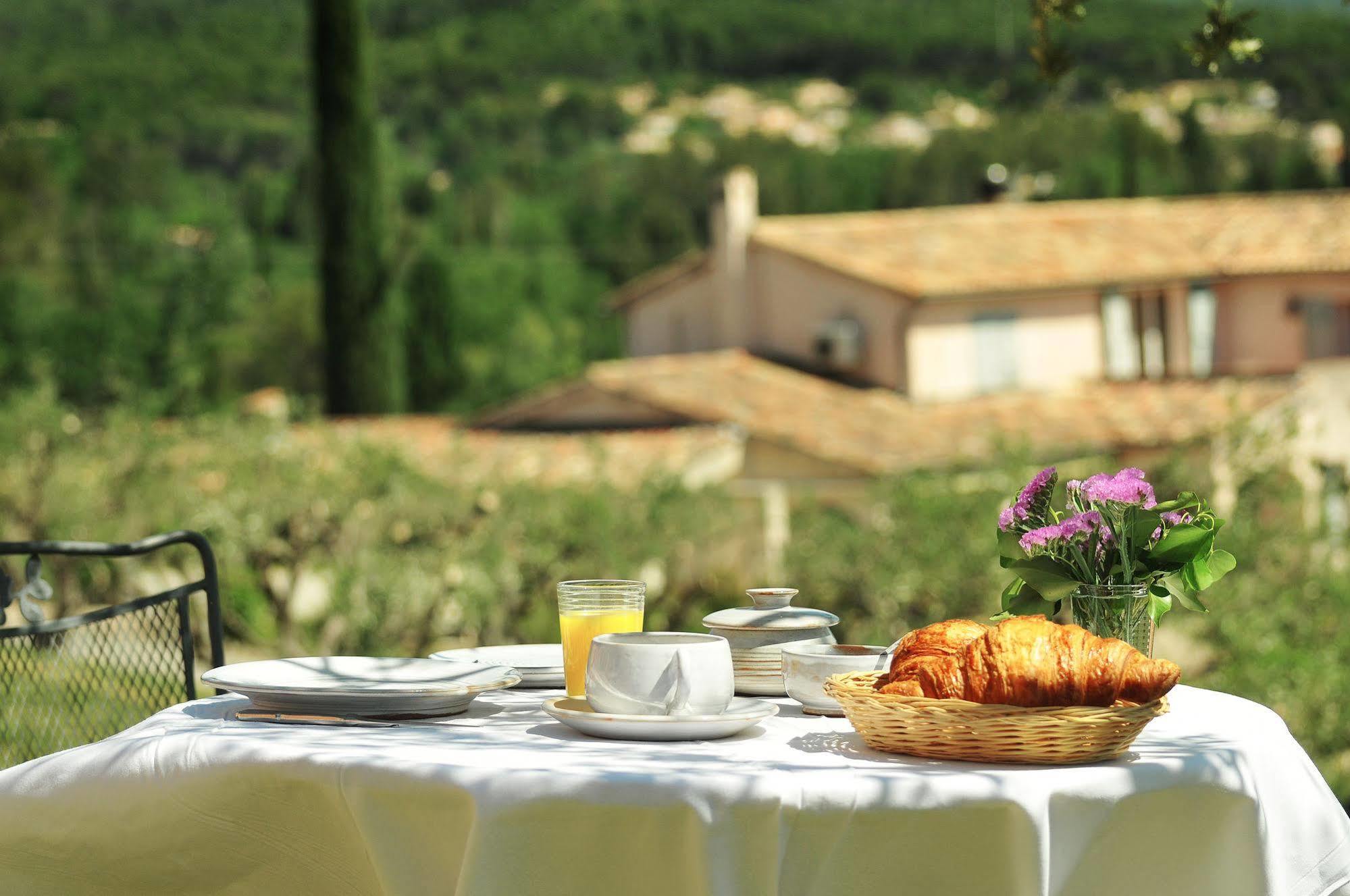 Domaine Rabiega Hotel Flayosc Exterior photo